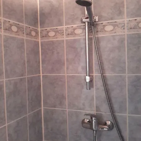 Chambres D'hotes Les Hirondelles Bleues Couette-café 3*